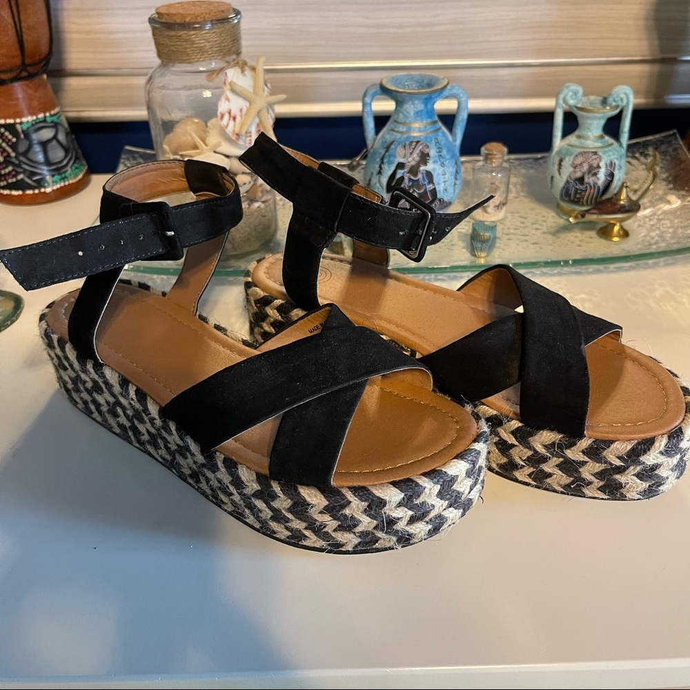 urban outfitters platform sandals